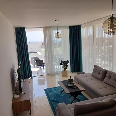 Wonderful 2 1 For Rent In Iskele, North Cyprus With Beautiful Sea And Mountains Views Апартаменты