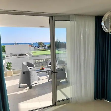 Sea View Retreat: Iskele With Mountain Vistas Apartment *