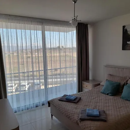 Sea View Retreat: Iskele With Mountain Vistas *